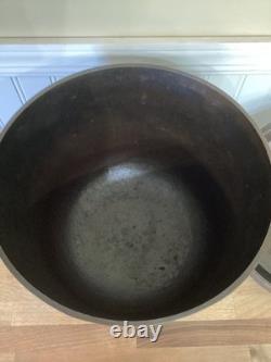 Vintage Wagner Ware Sidney-0-No. 8 Cast Iron Camp Dutch Oven 1920s Starburst Lid