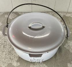 Vollrath No 9 Enameled Dutch Oven With Matching Lid