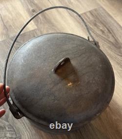 Vtg Cast Iron Dutch Oven Bean Pot With Lid Marked FBP D Inside Lid Handle Antiqu