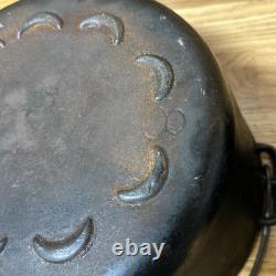 2 Casseroles en fonte émaillée Lodge à bords festonnés rares combo des années 1940 avec 1 couvercle se posent à plat