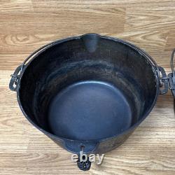 2 Casseroles en fonte émaillée Lodge à bords festonnés rares combo des années 1940 avec 1 couvercle se posent à plat