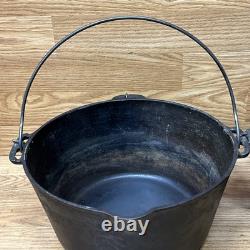 2 Casseroles en fonte émaillée Lodge à bords festonnés rares combo des années 1940 avec 1 couvercle se posent à plat