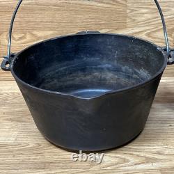 2 Casseroles en fonte émaillée Lodge à bords festonnés rares combo des années 1940 avec 1 couvercle se posent à plat 2 Casseroles en fonte émaillée Lodge à bords festonnés rares combo des années 1940 avec 1 couvercle se posent à plat