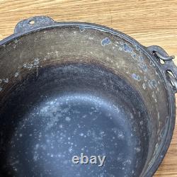 2 Casseroles en fonte émaillée Lodge à bords festonnés rares combo des années 1940 avec 1 couvercle se posent à plat