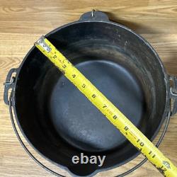 2 Casseroles en fonte émaillée Lodge à bords festonnés rares combo des années 1940 avec 1 couvercle se posent à plat