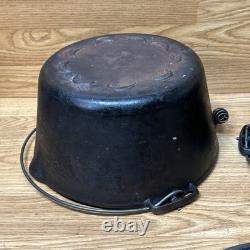 2 Casseroles en fonte émaillée Lodge à bords festonnés rares combo des années 1940 avec 1 couvercle se posent à plat