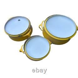 3 casseroles vintage Dansk Kobenstyle en émail jaune, cocotte avec couvercle trépied, tailles M, S et L