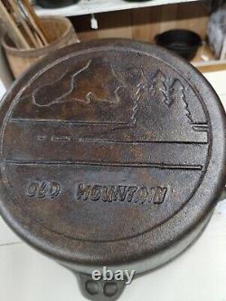 Ancienne casserole rôtissoire en fonte pour four néerlandais montagne #10 avec couvercle et poignée personnalisés.