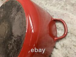 Cocotte Le Creuset VTG n°24 en fonte rouge avec couvercle 4,5 L. Fabriquée en France.