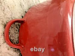 Cocotte Le Creuset VTG n°24 en fonte rouge avec couvercle 4,5 L. Fabriquée en France.