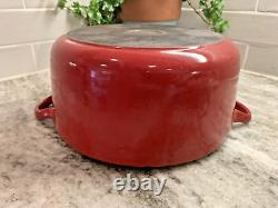 Cocotte Le Creuset VTG n°24 en fonte rouge avec couvercle 4,5 L. Fabriquée en France.