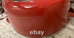 Cocotte Le Creuset VTG n°24 en fonte rouge avec couvercle 4,5 L. Fabriquée en France.