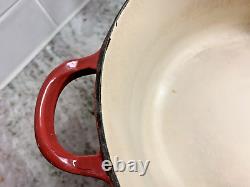 Cocotte Le Creuset VTG n°24 en fonte rouge avec couvercle 4,5 L. Fabriquée en France.