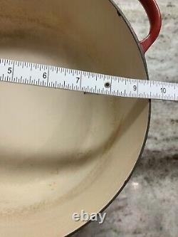 Cocotte Le Creuset VTG n°24 en fonte rouge avec couvercle 4,5 L. Fabriquée en France.