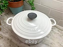 Cocotte Le Creuset en fonte blanche n°24 avec couvercle 4,5 litres. Fabriquée en France. Usure.