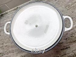 Cocotte Le Creuset en fonte blanche n°24 avec couvercle 4,5 litres. Fabriquée en France. Usure.