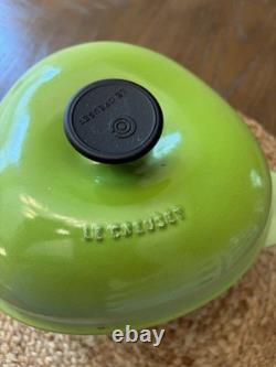 Cocotte Le Creuset en fonte émaillée vert pomme avec couvercle 
<br/>  	