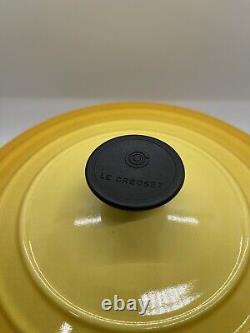 Cocotte Le Creuset vintage jaune en fonte avec couvercle 2,5 litres