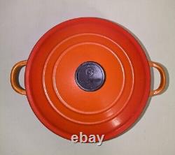 Cocotte Vintage Le Creuset n°14 en émail orange flamme et pot à sauce avec couvercle