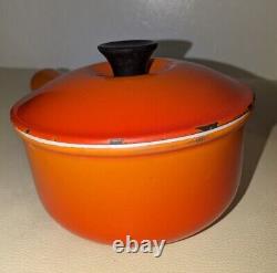 Cocotte Vintage Le Creuset n°14 en émail orange flamme et pot à sauce avec couvercle