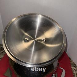 Cocotte en acier inoxydable All-Clad D33 de 5,5 qt avec couvercle en dôme