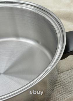 Cocotte en fonte Cutco 5,5 Qt avec couvercle haut en aluminium à 5 couches