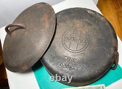 Cocotte en fonte Griswold Erie avec logo incliné No. 9 et couvercle 2552