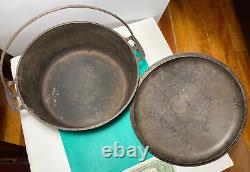 Cocotte en fonte Griswold Erie avec logo incliné No. 9 et couvercle 2552