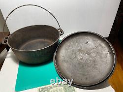 Cocotte en fonte Griswold Erie avec logo incliné No. 9 et couvercle 2552