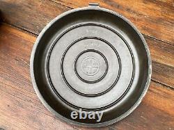 Cocotte en fonte Griswold avec couvercle à charnière assorti