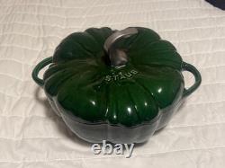 Cocotte en fonte Staub 3,5 qt, Citrouille, avec bouton en acier inoxydable, Basilic