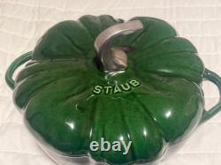 Cocotte en fonte Staub 3,5 qt, Citrouille, avec bouton en acier inoxydable, Basilic