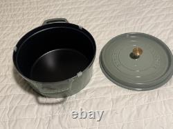 Cocotte en fonte Staub 7 qt, ronde, authentique eucalyptus