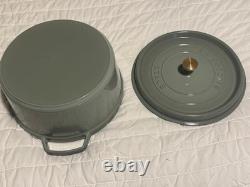 Cocotte en fonte Staub 7 qt, ronde, authentique eucalyptus