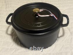Cocotte en fonte Staub 7 qt, ronde, noire mate