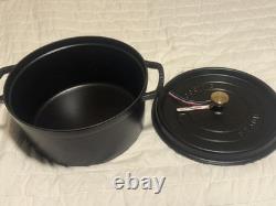 Cocotte en fonte Staub 7 qt, ronde, noire mate