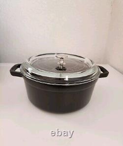 Cocotte en fonte Staub avec couvercle en verre rond 3,9QT 3,7L noir en boîte ouverte