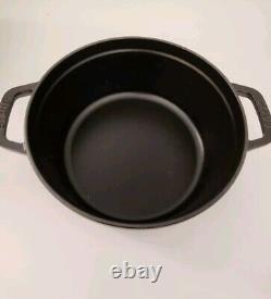 Cocotte en fonte Staub avec couvercle en verre rond 3,9QT 3,7L noir en boîte ouverte