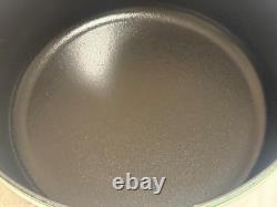 Cocotte en fonte Staub de 4 qt, ronde, basilic Cocotte en fonte Staub de 4 qt, ronde, basilic