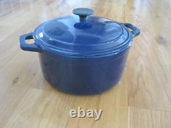 Cocotte en fonte bleue Martha Stewart avec couvercle