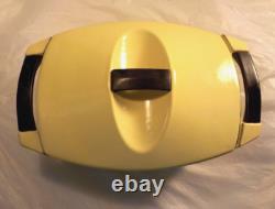 Cocotte en fonte émaillée LE CREUSET jaune de 2,5 Qt des années 1950 avec couvercle