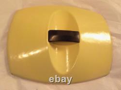 Cocotte en fonte émaillée LE CREUSET jaune de 2,5 Qt des années 1950 avec couvercle