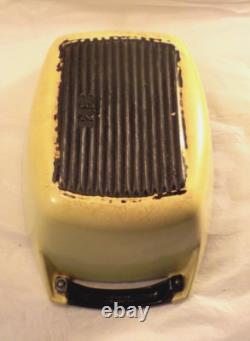 Cocotte en fonte émaillée LE CREUSET jaune de 2,5 Qt des années 1950 avec couvercle