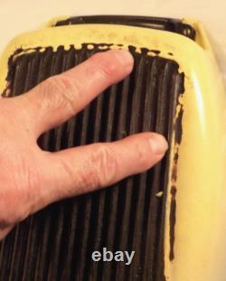 Cocotte en fonte émaillée LE CREUSET jaune de 2,5 Qt des années 1950 avec couvercle