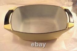 Cocotte en fonte émaillée LE CREUSET jaune de 2,5 Qt des années 1950 avec couvercle