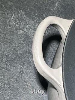 Cocotte en fonte émaillée Le Creuset No. 26 classique rare gris 4,25 qt avec couvercle 10,75 pouces