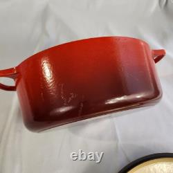 Cocotte en fonte ovale Le Creuset 31 avec couvercle rouge cerise 6-3/4 Qt