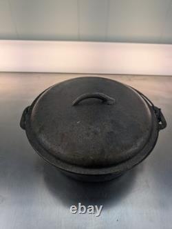 Cocotte hollandaise ancienne en fonte avec couvercle, dimensions intérieures marquées 10 x 4 pouces