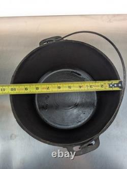 Cocotte hollandaise ancienne en fonte avec couvercle, dimensions intérieures marquées 10 x 4 pouces