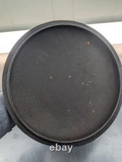 Cocotte hollandaise ancienne en fonte avec couvercle, dimensions intérieures marquées 10 x 4 pouces